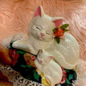 Vintage Ceramic Cat Collectible:Ceramic Mama Cat  & Kitten sitting on floral rug